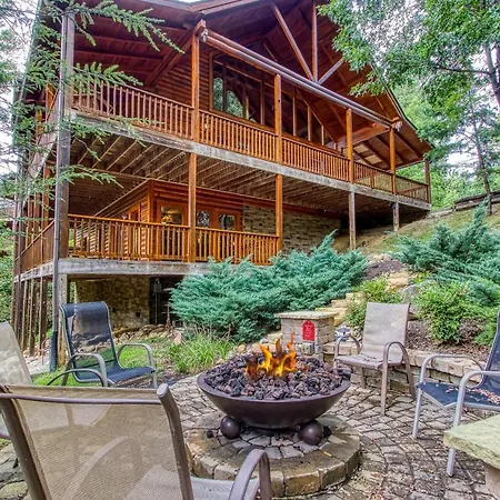 Mountain Jewel, Game Room , Fire Pit, Theater Area, Wifi, Pool Access!!!